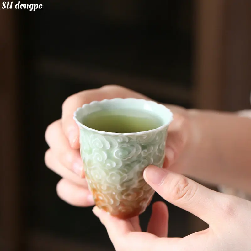 Yue Kiln Celadon Рельефная Градиентная Цветная Чайная Чашка Креативная Резная Чайная Чаша Китайский Керамический Чайный Набор Кунг-фу Чайная Чаша В Чайном Домике