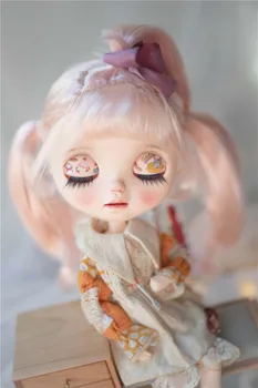 Кукольный парик BJD подходит для размера Blythe из молочного шелка, очень удобная смена с аксессуарами для куклы с бантиком