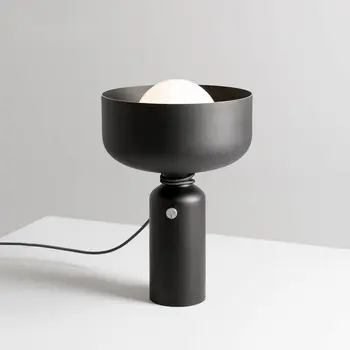 Скандинавская креативная спальня Гостиная настольная лампа Современная простая индивидуальность Модная дизайнерская декоративная лампа
