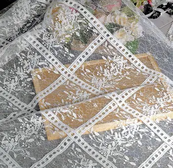 цена 1 метр Белая вышитая кружевная ткань свадебное платье тканевые занавески десертный стол скатерть сетка свадебное кружево